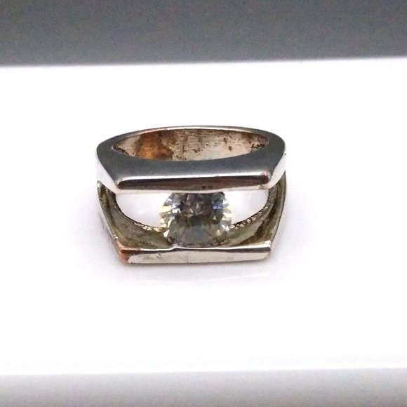 Split Shank Silverplate Ring with Channel Set CZ Round Cut Stone, Flush Tension - Picture 3 of 6